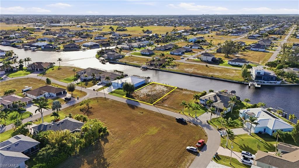 CAPE CORAL - Land