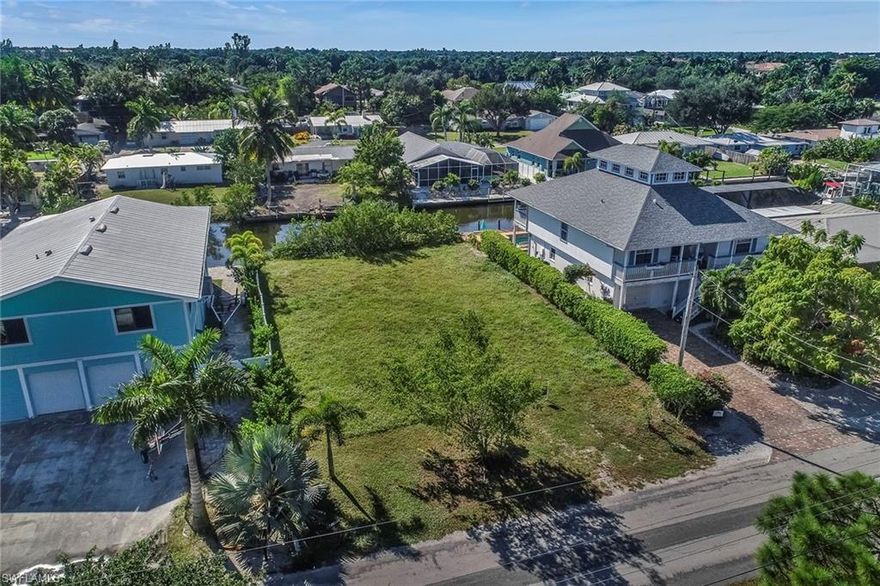 THIS IS IT! Southern Exposure, Gulf Access – no bridges – Bayshore Arts District. Come build your dream home and live in one of the hottest areas in Naples. Walking distance to Celebration Park and Market 360 and numerous other dining, entertainment locations. Short bike ride to Botanical Gardens and ideally located for access to downtown Naples. Feel free to stop out and walk the lot. Call listing agent with any questions.