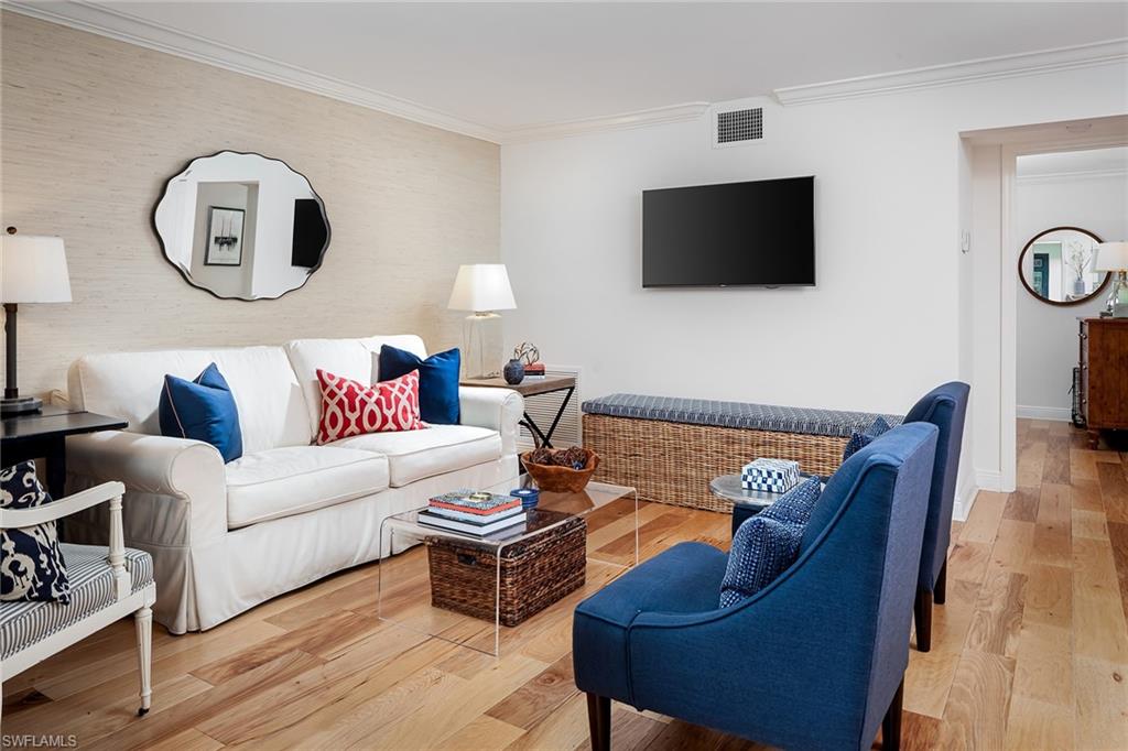 960 ON SEVENTH - Residential