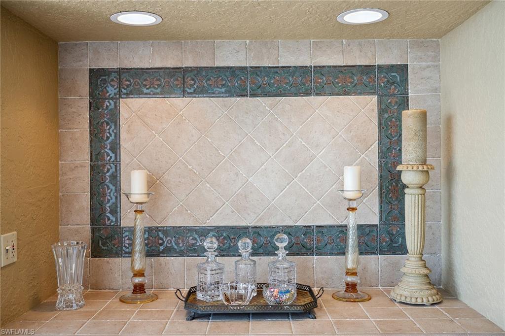 HIDEAWAY BEACH - Residential