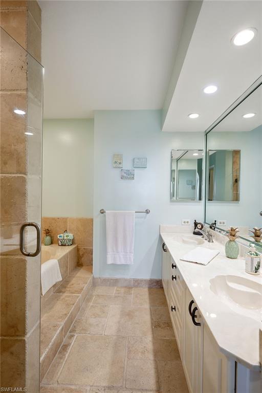 HIDEAWAY BEACH - Residential