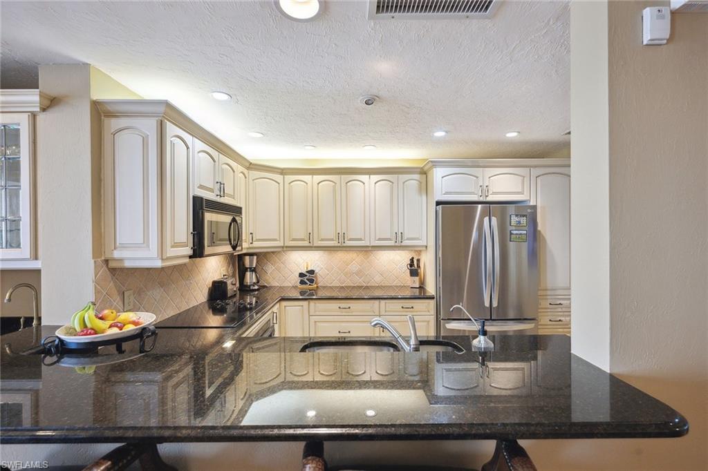 HIDEAWAY BEACH - Residential