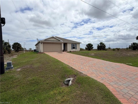 Photo of 513 ELLA JEAN PL PL, LABELLE, FL 33935 (MLS # 226028980)