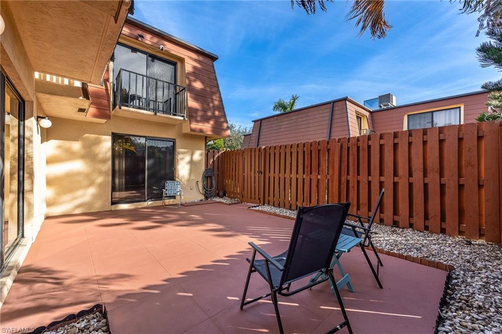 PARKWOODS TOWNHOUSE COMMUNITY - Residential