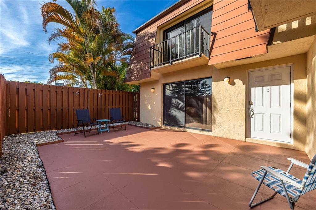 PARKWOODS TOWNHOUSE COMMUNITY - Residential