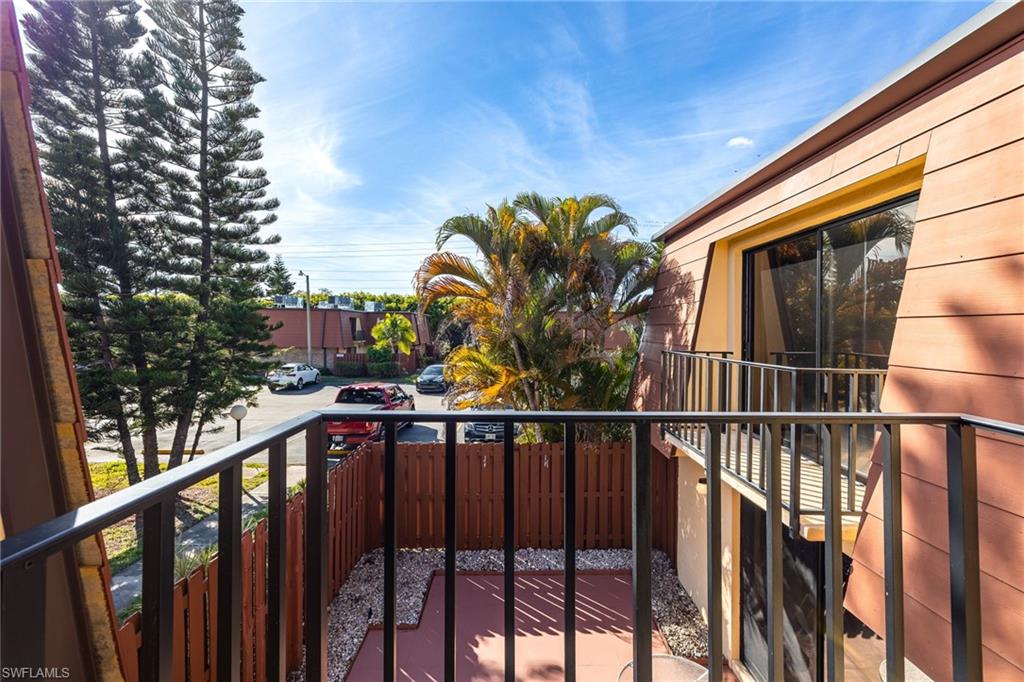 PARKWOODS TOWNHOUSE COMMUNITY - Residential