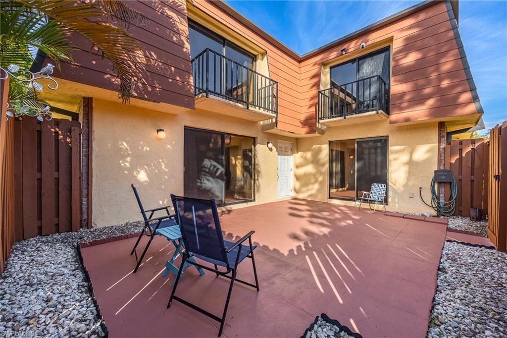 PARKWOODS TOWNHOUSE COMMUNITY - Residential