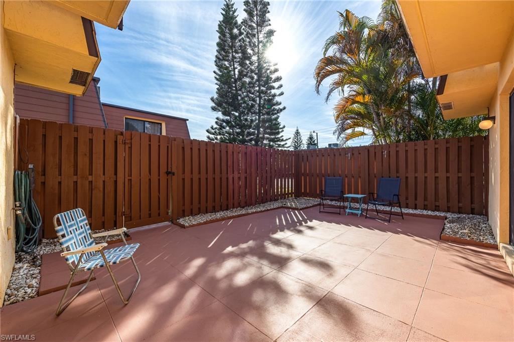 PARKWOODS TOWNHOUSE COMMUNITY - Residential