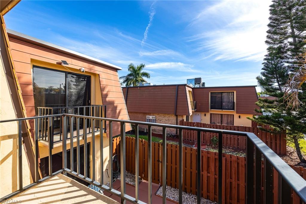 PARKWOODS TOWNHOUSE COMMUNITY - Residential