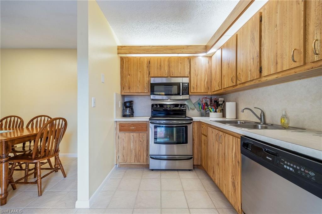 PARKWOODS TOWNHOUSE COMMUNITY - Residential