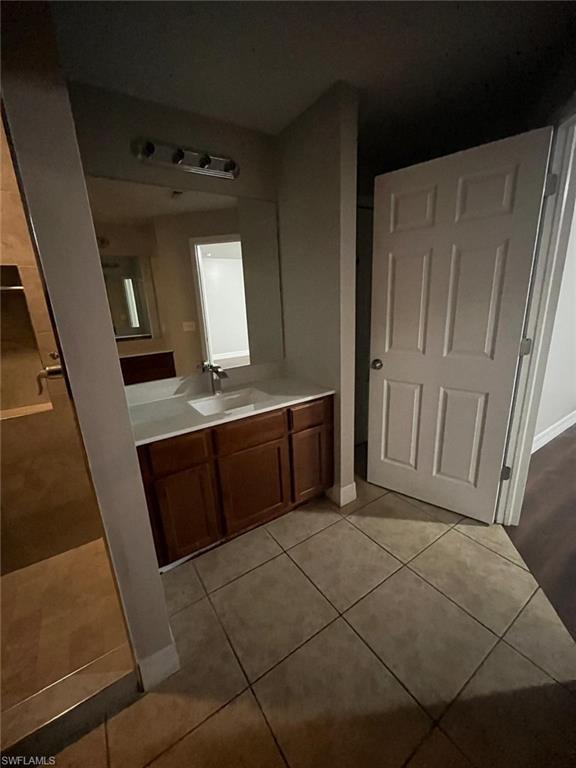 SHADOW LAKES - Residential Lease