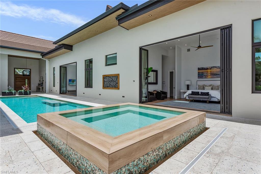 MARCO BEACH - Residential