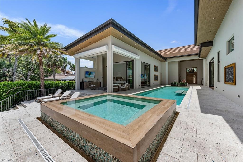 MARCO BEACH - Residential