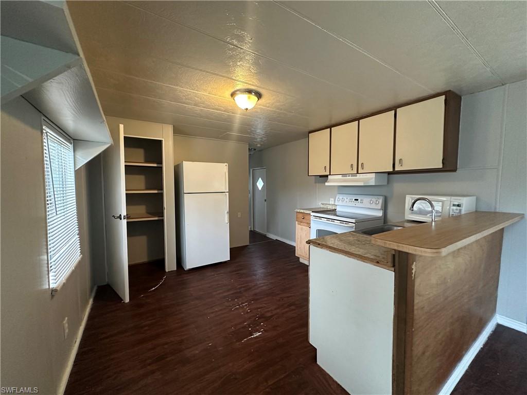 SUNCOAST ESTATES UNREC - Residential Lease