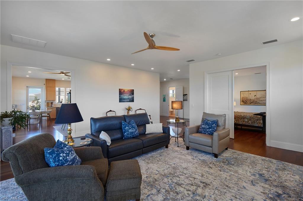 CAPTAINS COVE - Residential