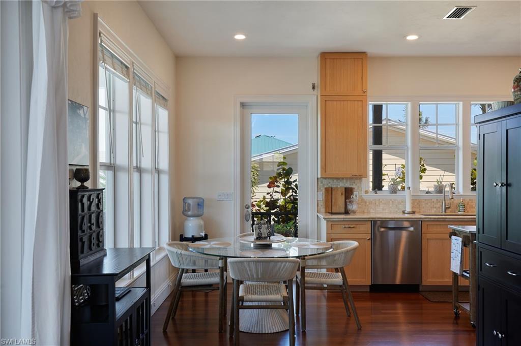 CAPTAINS COVE - Residential