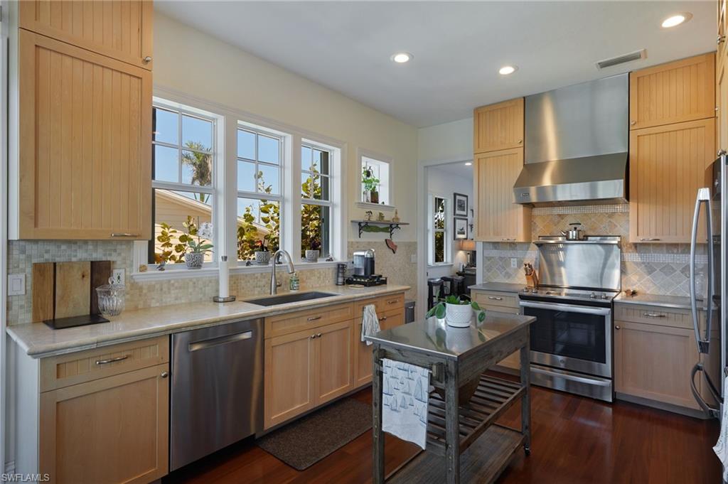 CAPTAINS COVE - Residential