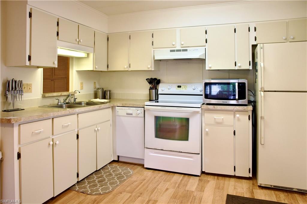 LAKE FAIRWAYS COUNTY CLUB - Residential