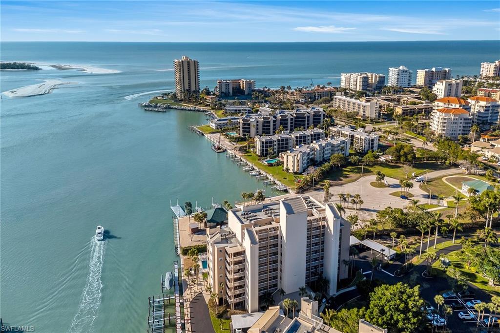 901 Collier CT 904