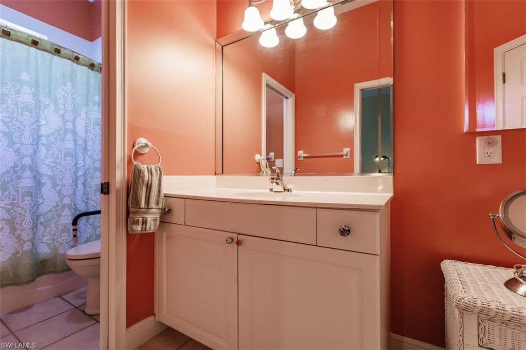 HARBOUR ISLE YACHT AND RACQUET CLUB CONDO - Residential