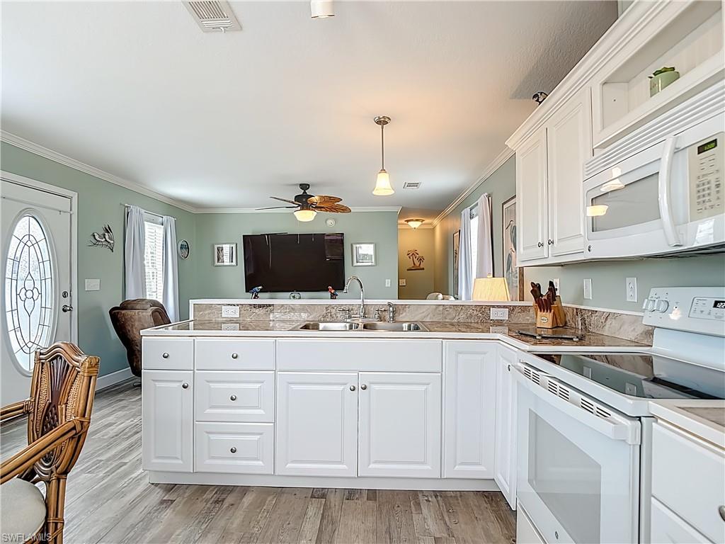 HELEN LANE CONDO RV - Residential