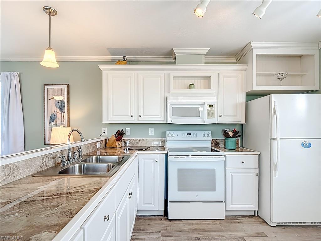 HELEN LANE CONDO RV - Residential