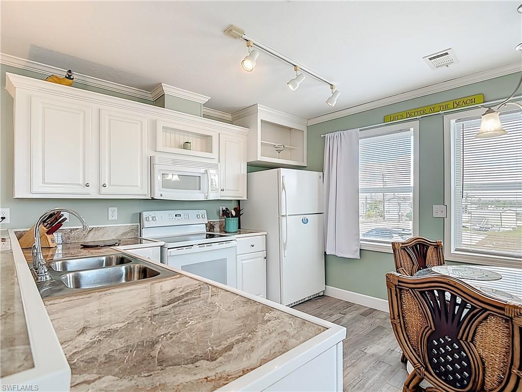 HELEN LANE CONDO RV - Residential