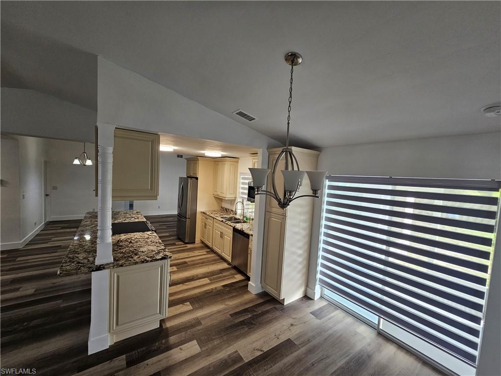 COUNTRY CLUB ESTATES - Residential