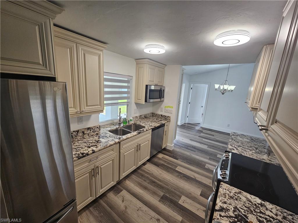 COUNTRY CLUB ESTATES - Residential