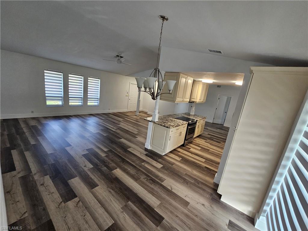 COUNTRY CLUB ESTATES - Residential