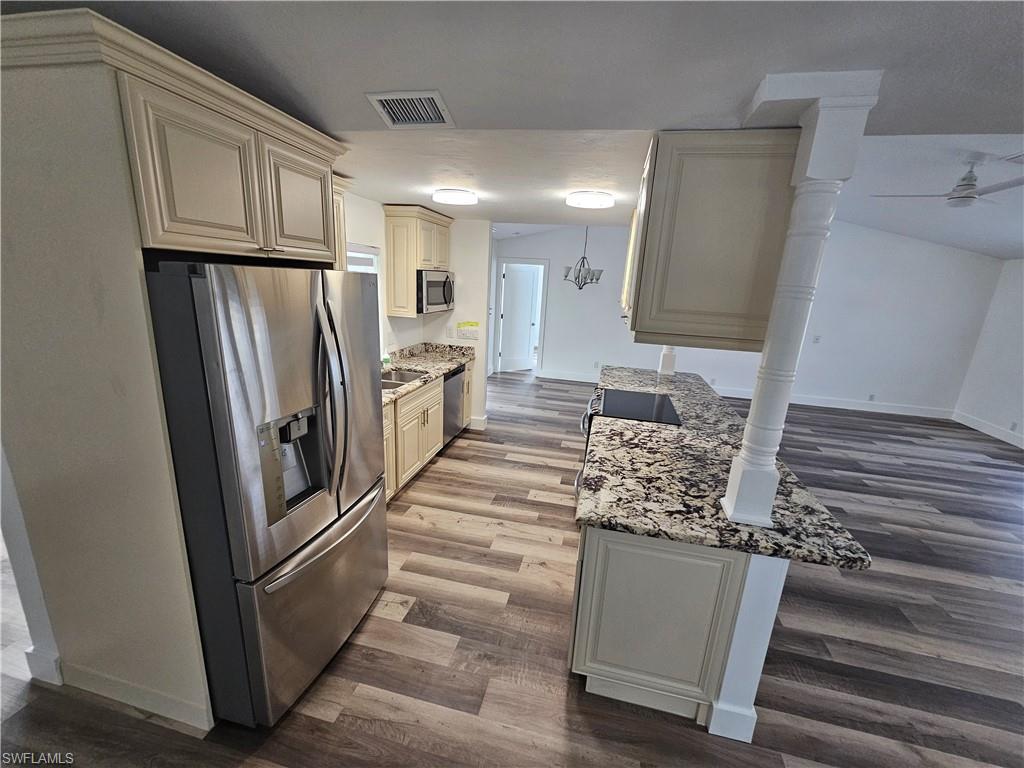 COUNTRY CLUB ESTATES - Residential