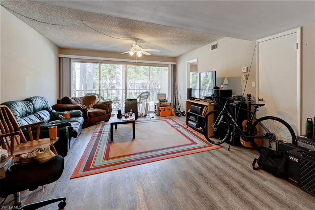 NEAPOLITAN CLUB - Residential