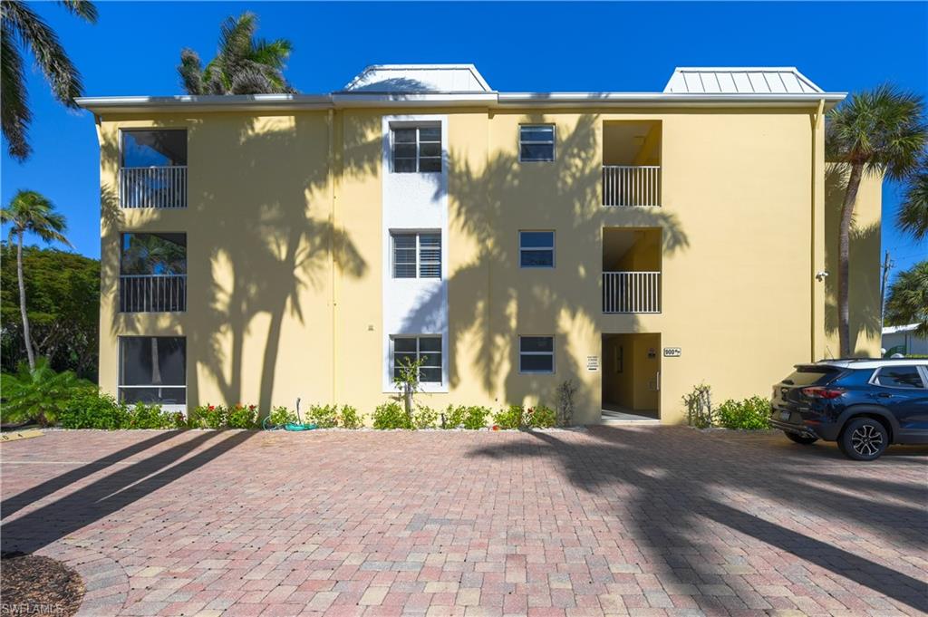 NEAPOLITAN CLUB - Residential