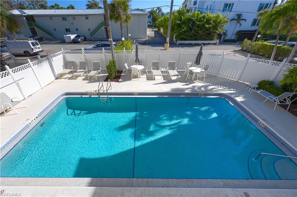 NEAPOLITAN CLUB - Residential