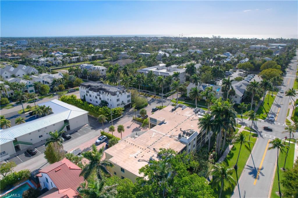 NEAPOLITAN CLUB - Residential