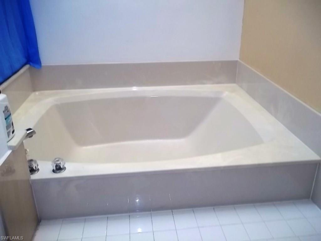 HARBOUR CASTLE - Residential