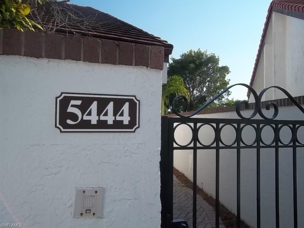 HARBOUR CASTLE - Residential