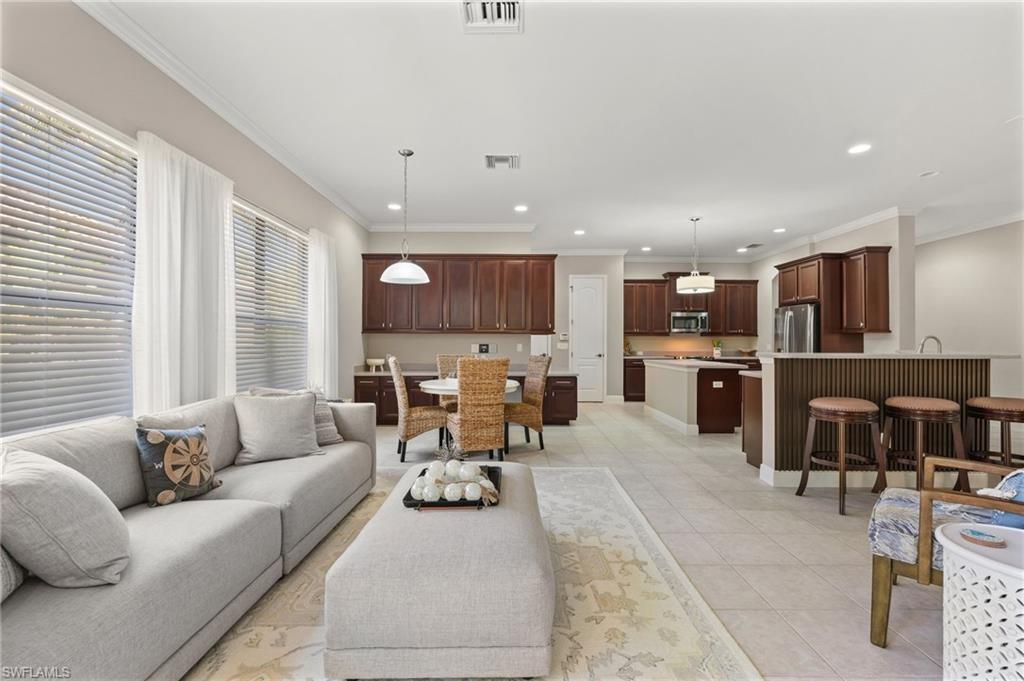 COUNTRY CLUB - Residential