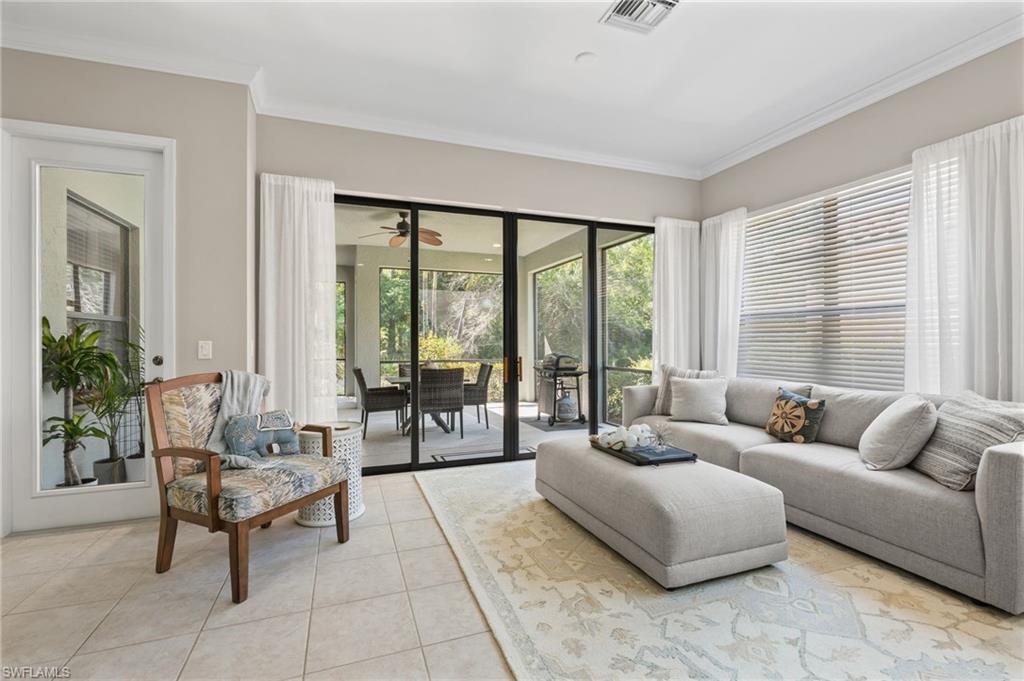 COUNTRY CLUB - Residential