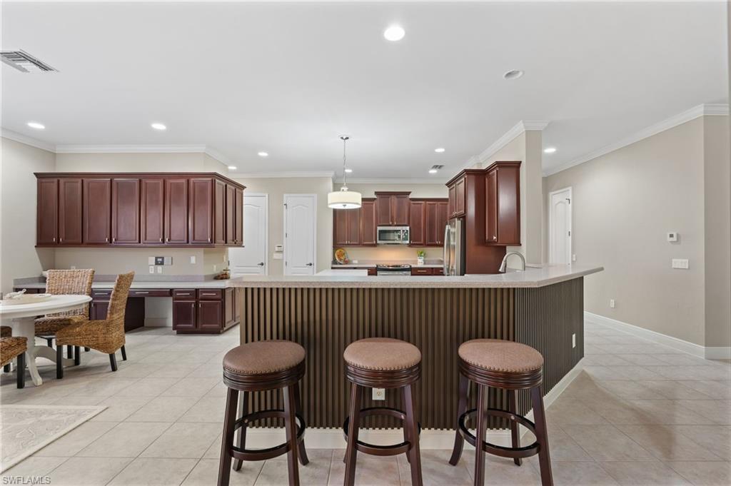 COUNTRY CLUB - Residential