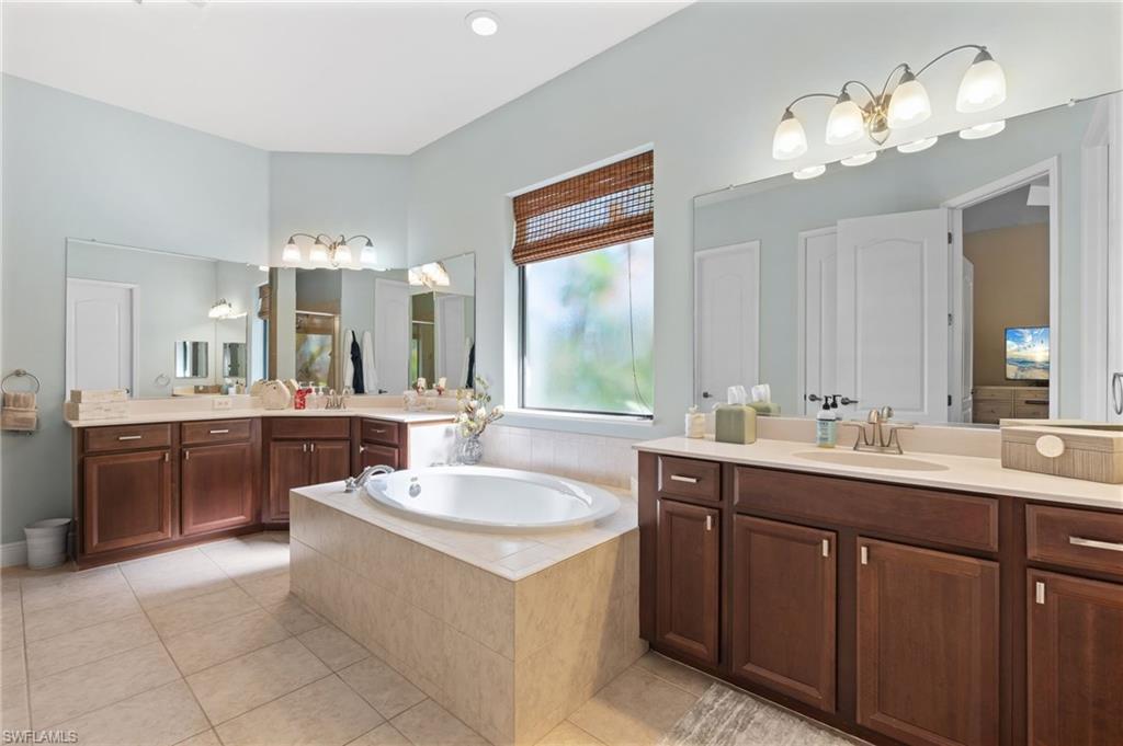 COUNTRY CLUB - Residential