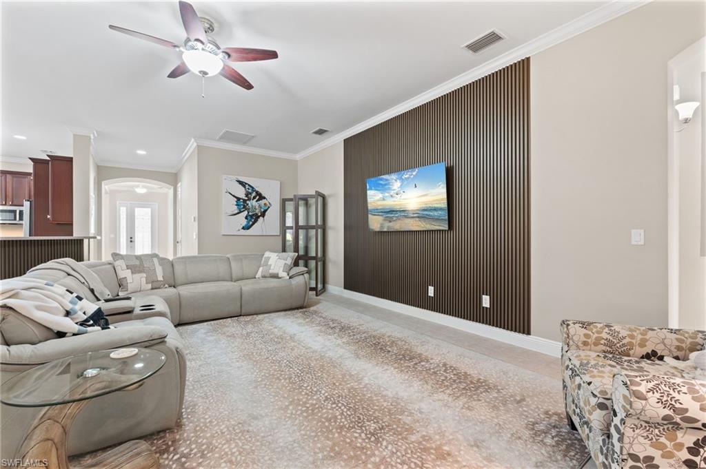 COUNTRY CLUB - Residential