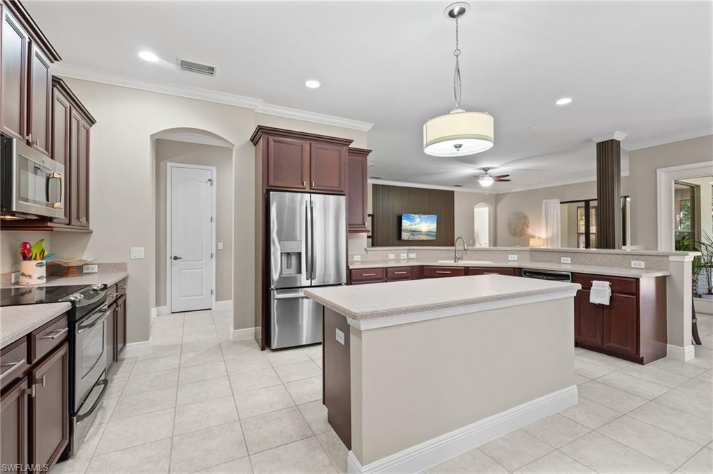 COUNTRY CLUB - Residential