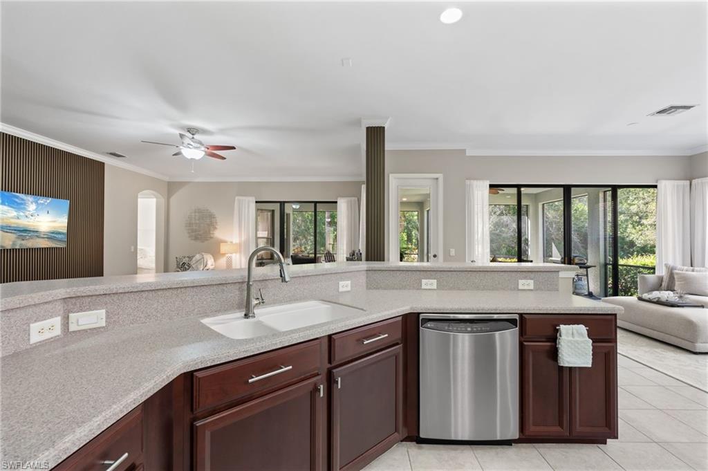 COUNTRY CLUB - Residential