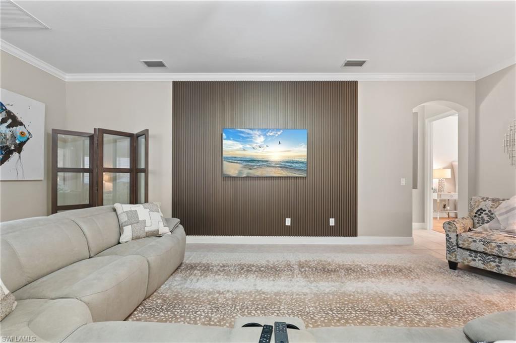 COUNTRY CLUB - Residential