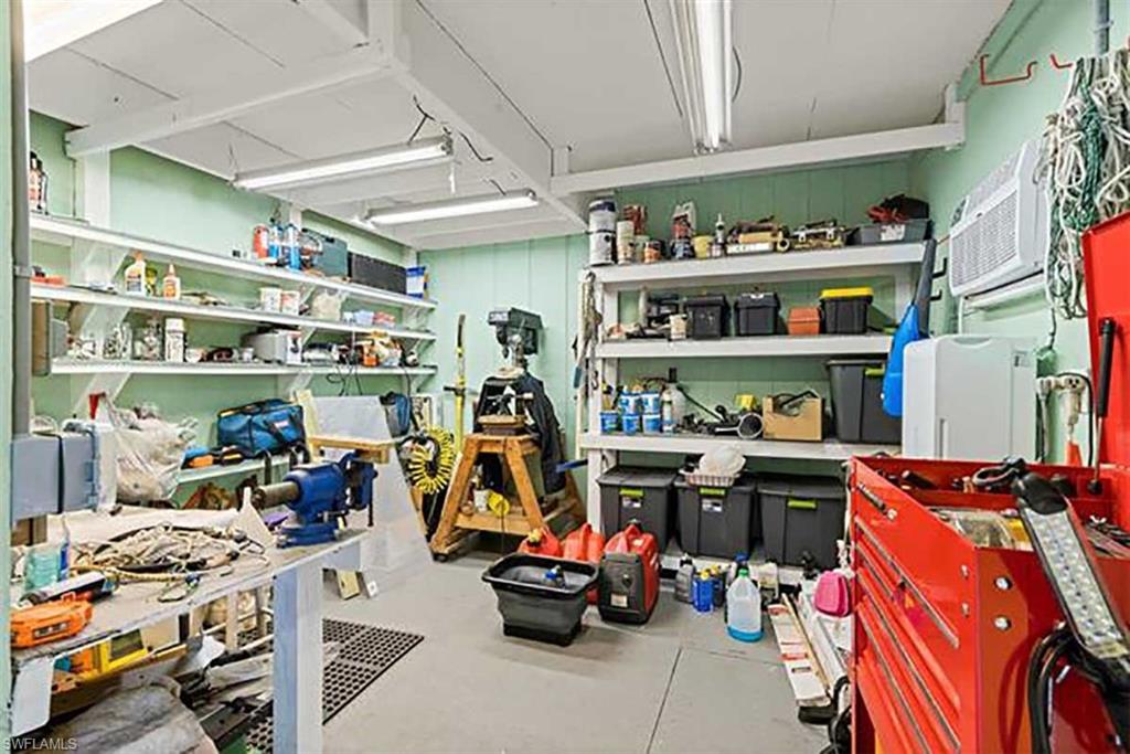 SANIBEL BAYOUS - Residential