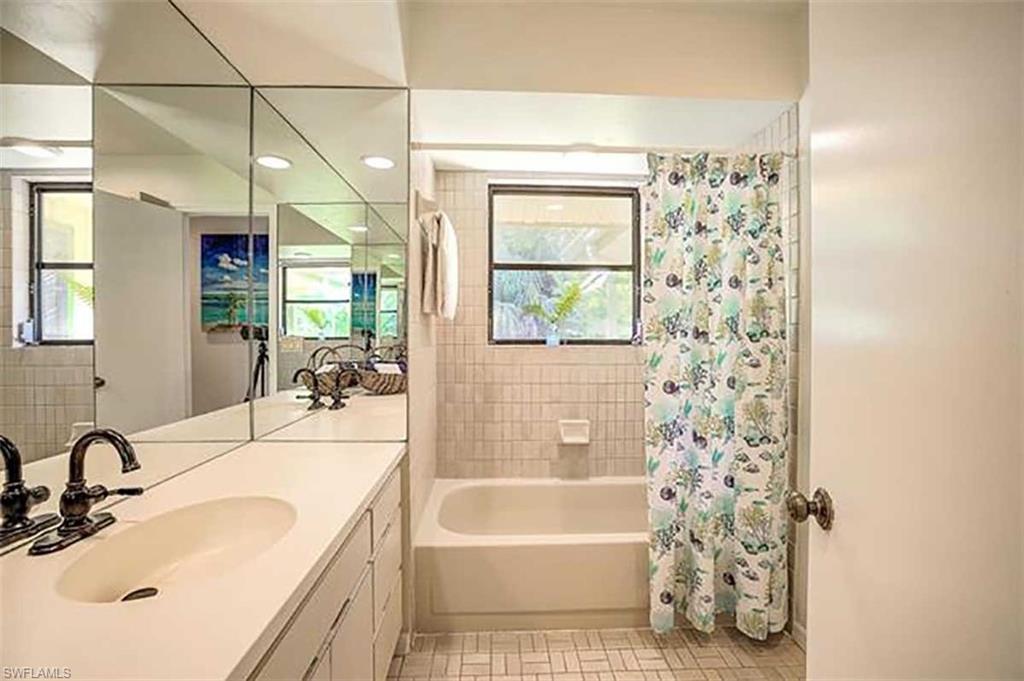 SANIBEL BAYOUS - Residential