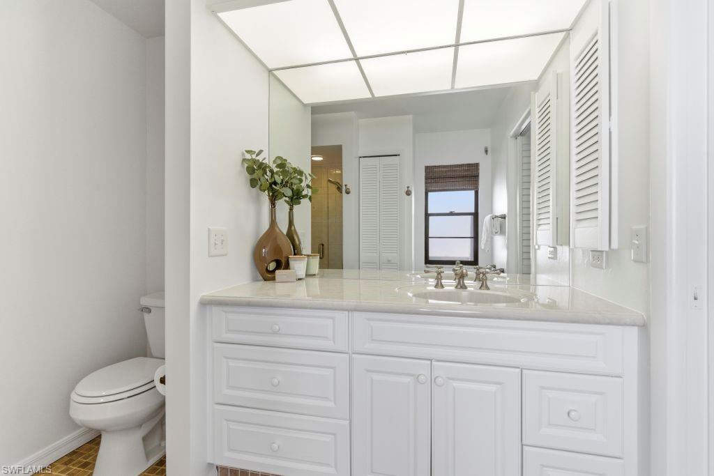 THREE OAKS - Residential