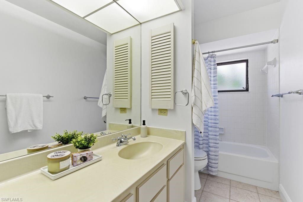 THREE OAKS - Residential