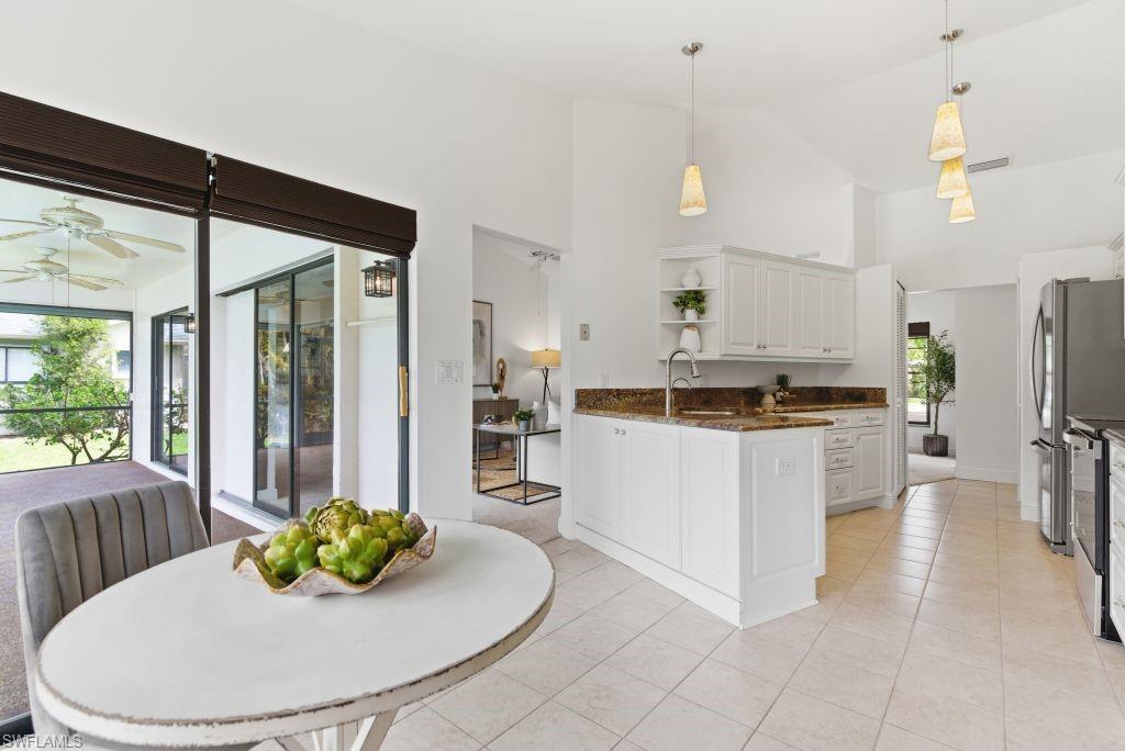 THREE OAKS - Residential